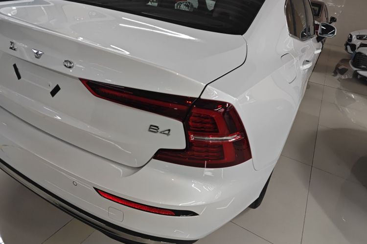 沃尔沃S60 2026款 B4 智逸豪华版车身外观9