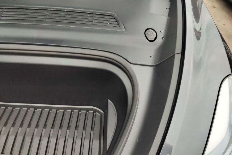 特斯拉 Model Y 2024款 后轮驱动版局部细节9007