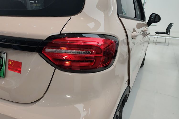 零跑汽车 零跑T03 2023款 403轻享版车身外观9