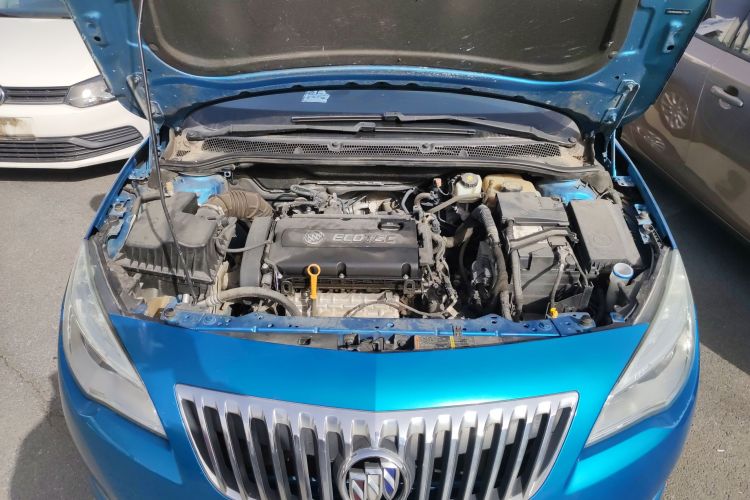 别克 英朗 2014款 XT 1.6L 自动时尚版机舱底盘24