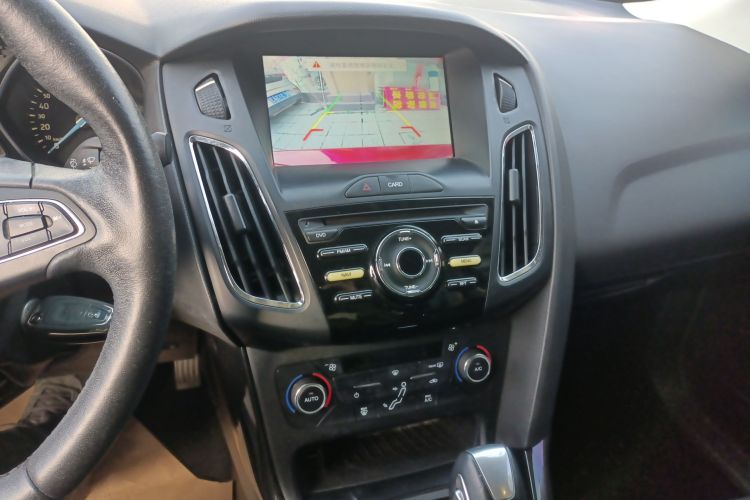 福特 福克斯 2017款 三厢 1.6L 自动风尚型智行版中控内饰16