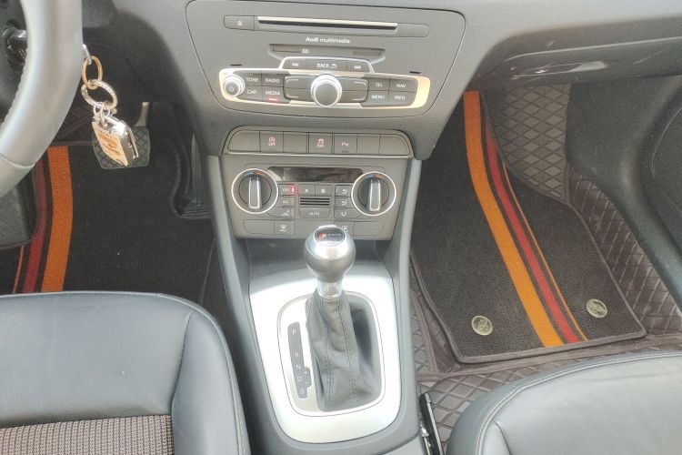 奥迪Q3 2018款 30周年年型 35 TFSI 时尚型中控内饰18