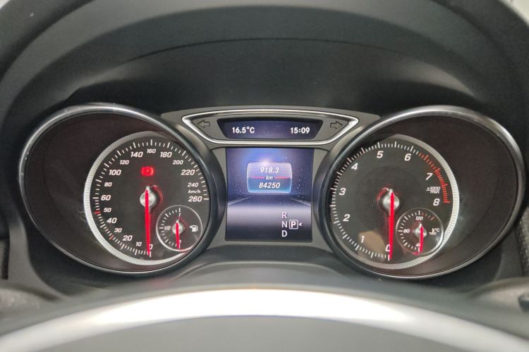 奔驰GLA 2018款 GLA 200 动感型中控内饰14