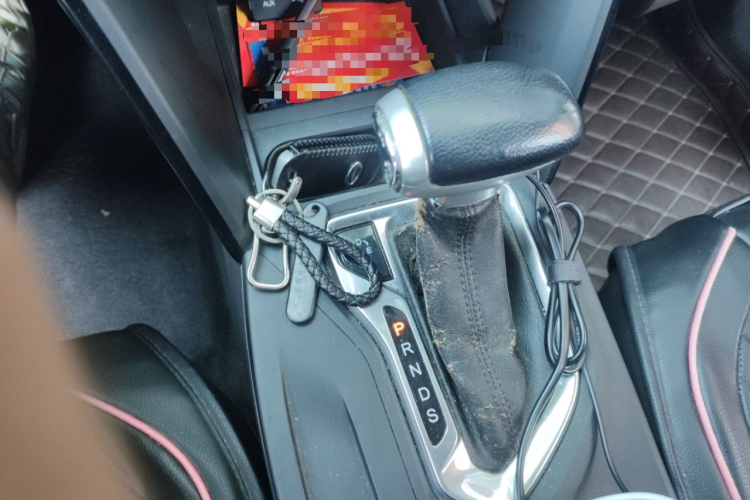 广汽传祺 传祺GS4 2015款 200T G-DCT精英版中控内饰18