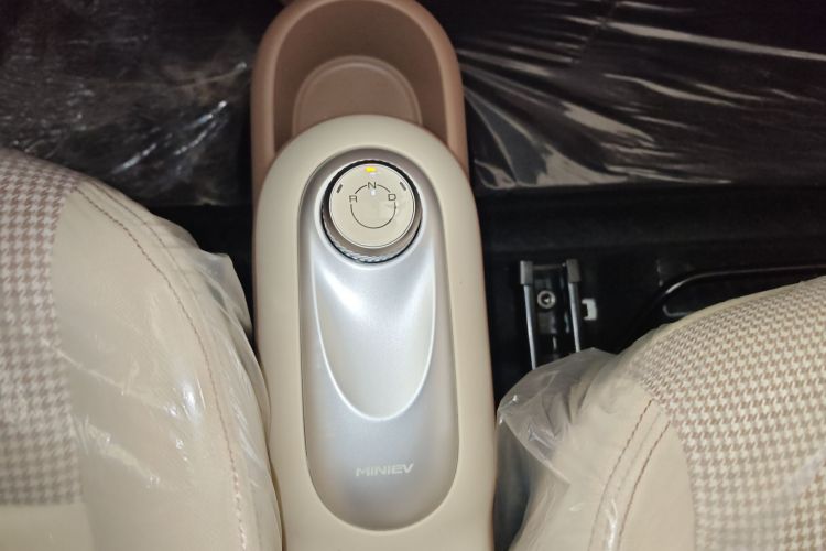 五菱汽车 宏光MINIEV 2025款 四门版 进阶款中控内饰18