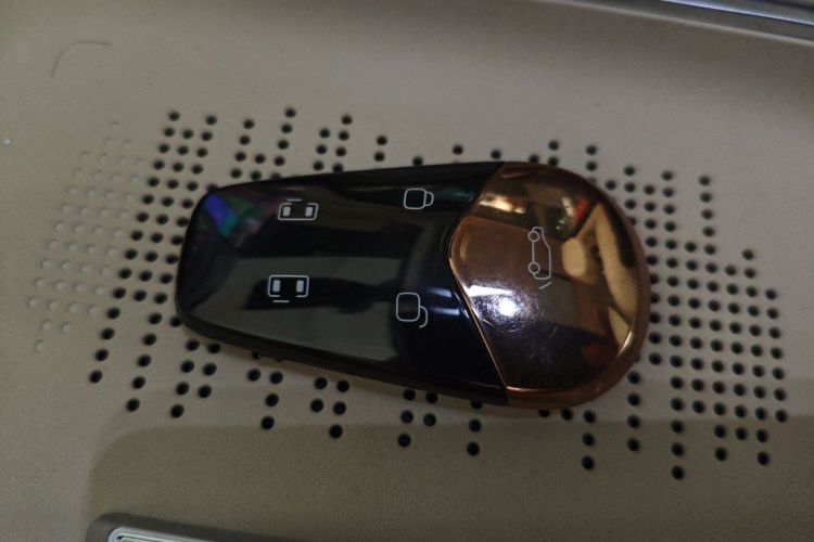 岚图汽车 岚图梦想家 2025款 EV 四驱旗舰鲲鹏版中控内饰11