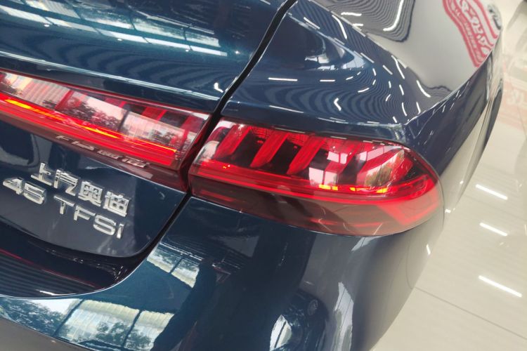 奥迪A7L 2022款 45 TFSI S-line 筑梦未来版车身外观6006