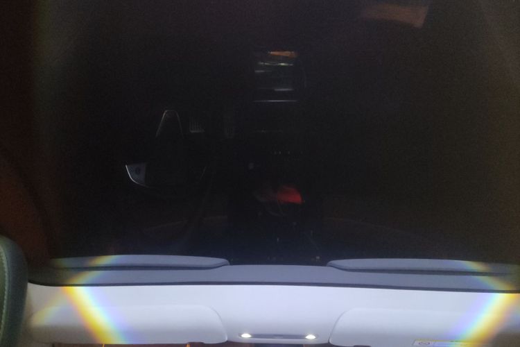 特斯拉 Model Y 2025款 改款 长续航全轮驱动版中控内饰22