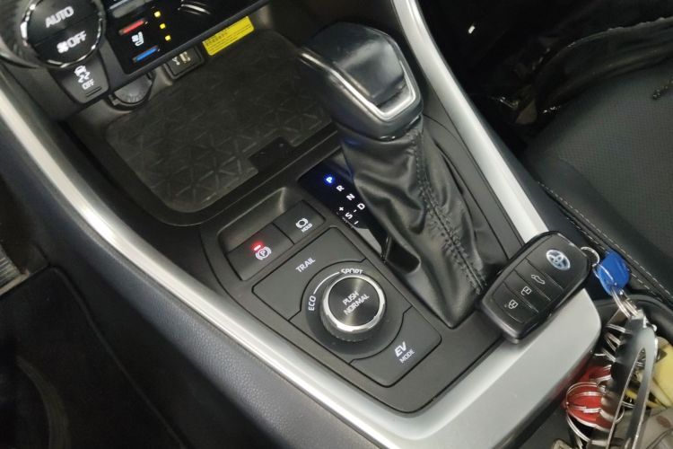 丰田 威兰达 2023款 双擎 2.5L E-CVT四驱尊贵版中控内饰18