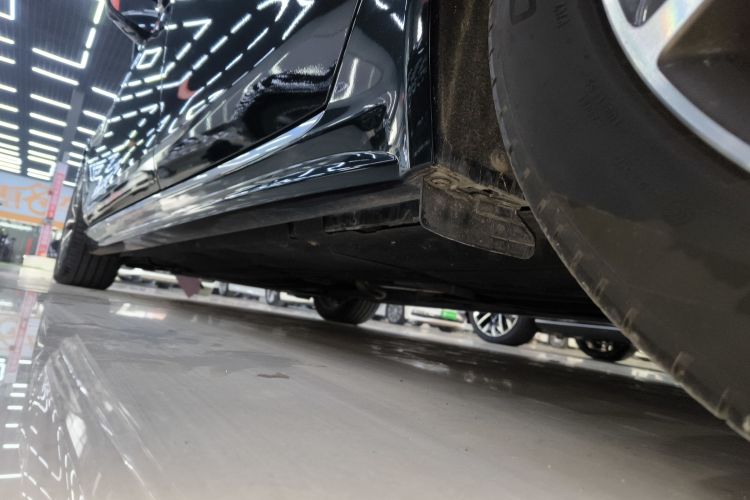 捷豹XFL 2023款 XFL 2.0T P250 两驱精英运动版局部细节9002