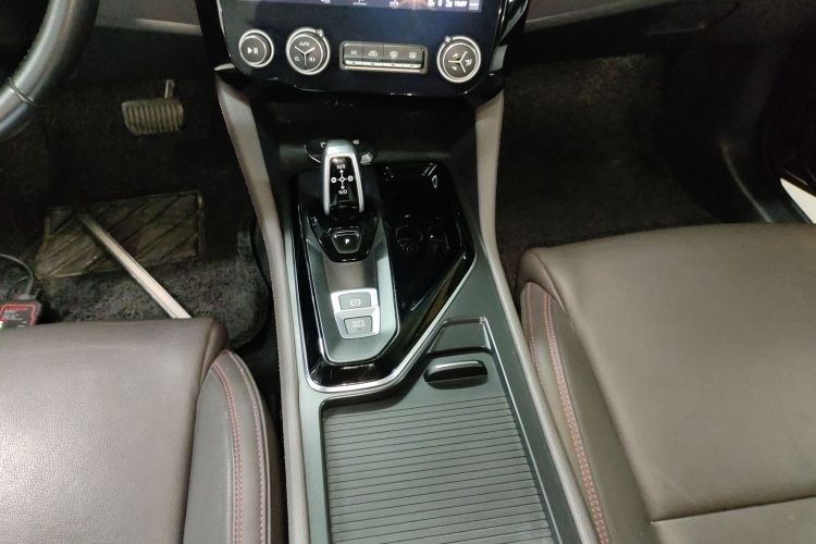 领克02 2019款 高能版 2.0T 自动两驱耀Pro版 国VI中控内饰18