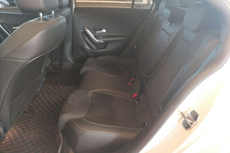 奔驰A级 2022款 改款二 A 200 L 运动轿车时尚型中控内饰21