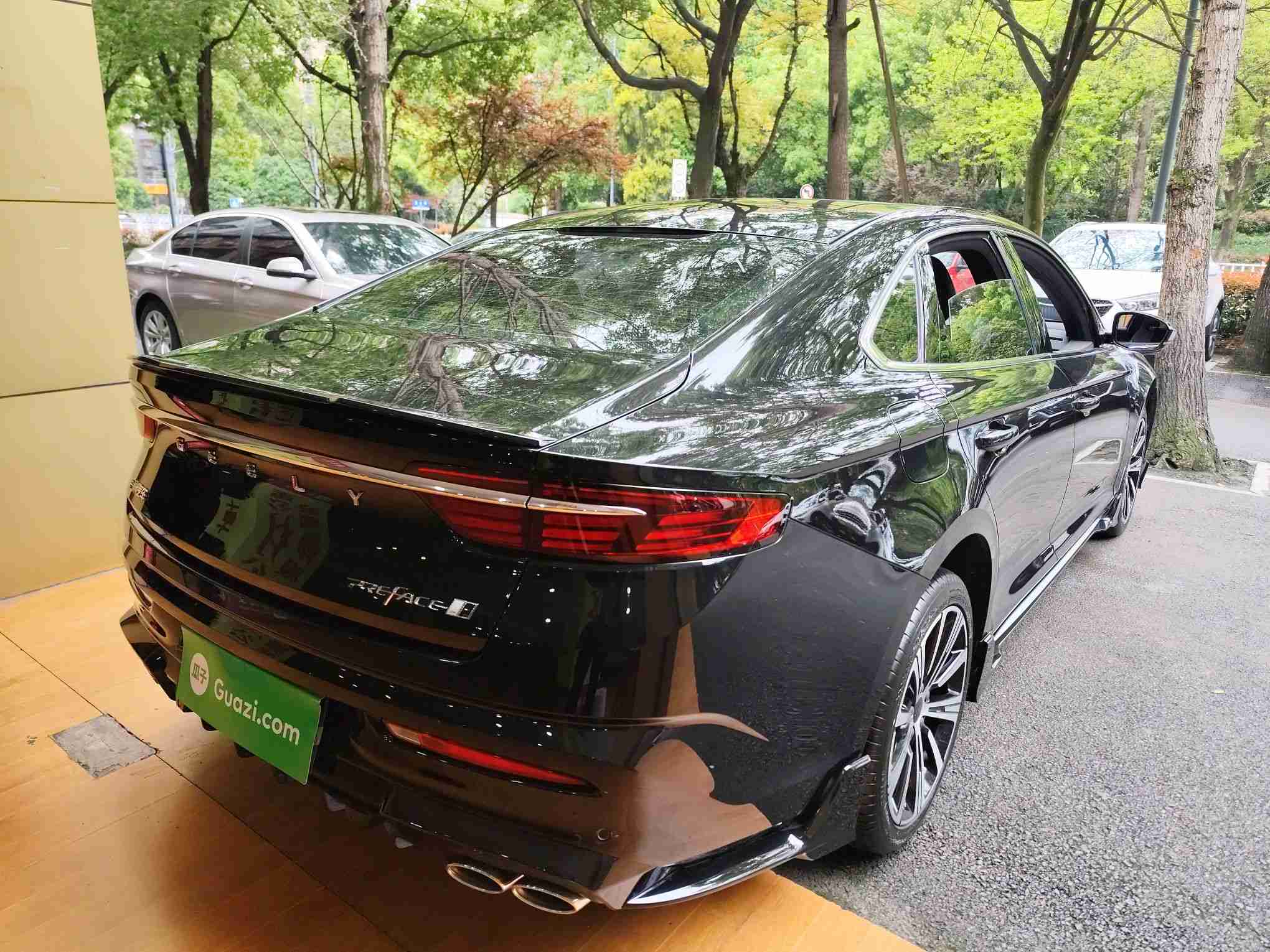 车辆右后45度角展示