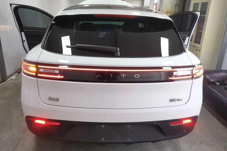 鸿蒙智行 问界M5 2022款 增程后驱标准版车身外观6