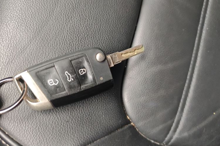 大众 帕萨特 2017款 330TSI DSG尊荣版中控内饰7001