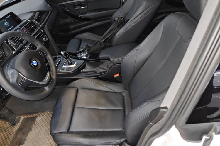 宝马3系GT 2019款 320i 时尚型中控内饰19