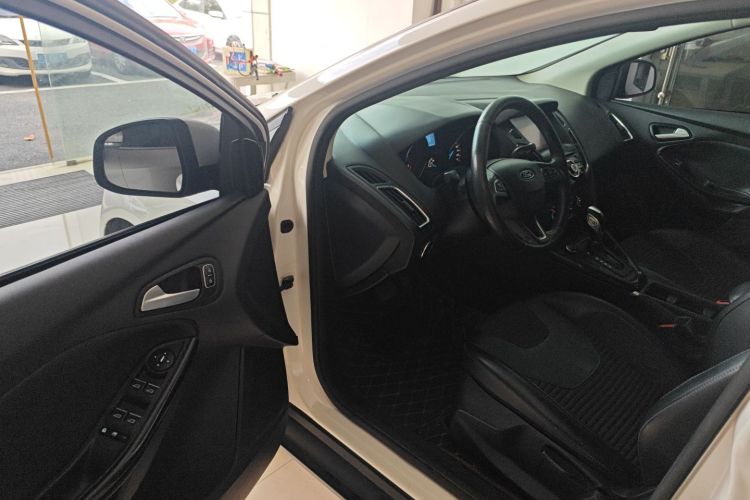 福特 福克斯 2017款 两厢 1.6L 自动风尚型智行版中控内饰7003