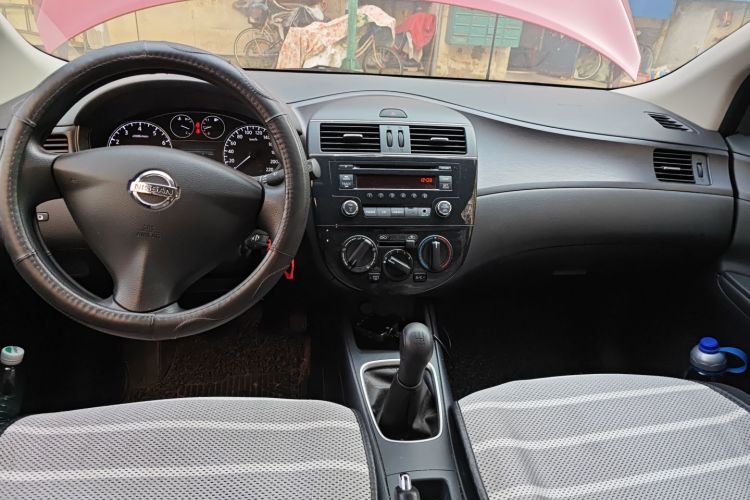 日产 骐达TIIDA 2014款 1.6L 手动舒适型中控内饰7002