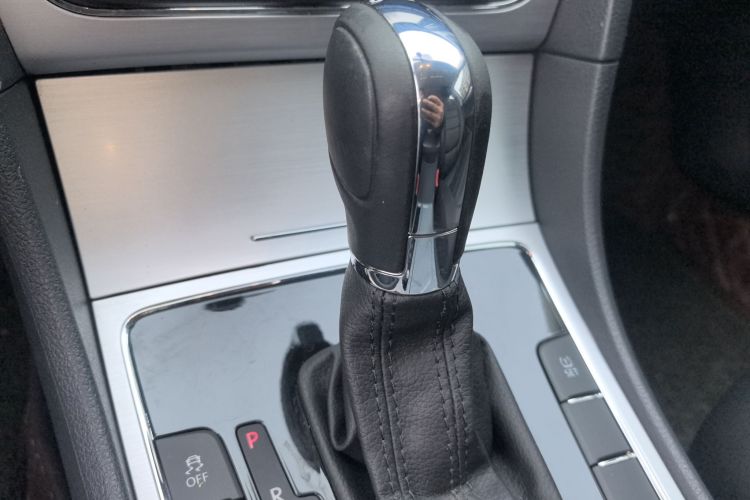 大众 帕萨特 2014款 1.8TSI DSG尊荣版中控内饰18