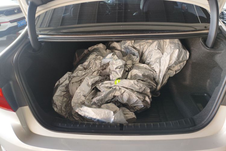 宝马5系 2019款 530Li 领先型 豪华套装机舱底盘23