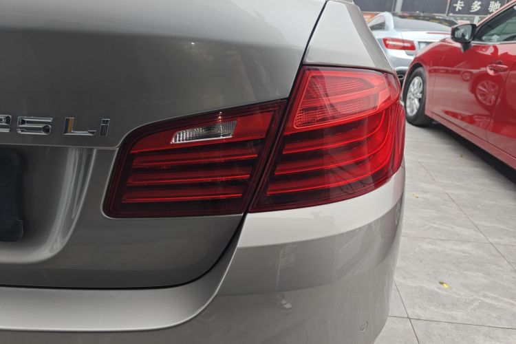 宝马5系 2017款 520Li 典雅型车身外观9