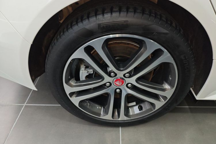 捷豹XEL 2024款 2.0T 250PS R-DYNAMIC S进取运动版车身外观6008