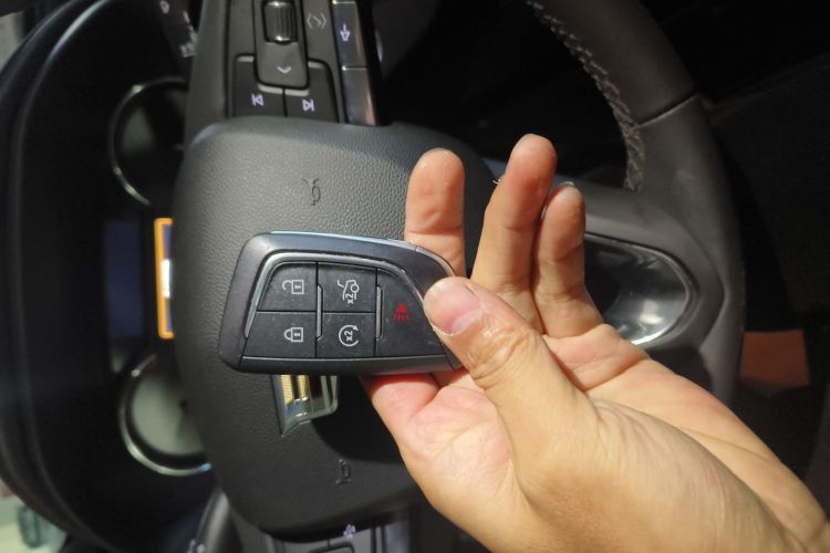 凯迪拉克CT4 2023款 28T 豪华型中控内饰11