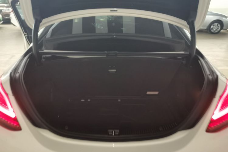 奔驰C级 2020款 改款 C 260 L 运动版局部细节23