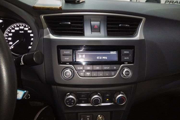 日产 轩逸 2022款 经典 1.6XE CVT舒适版中控内饰16