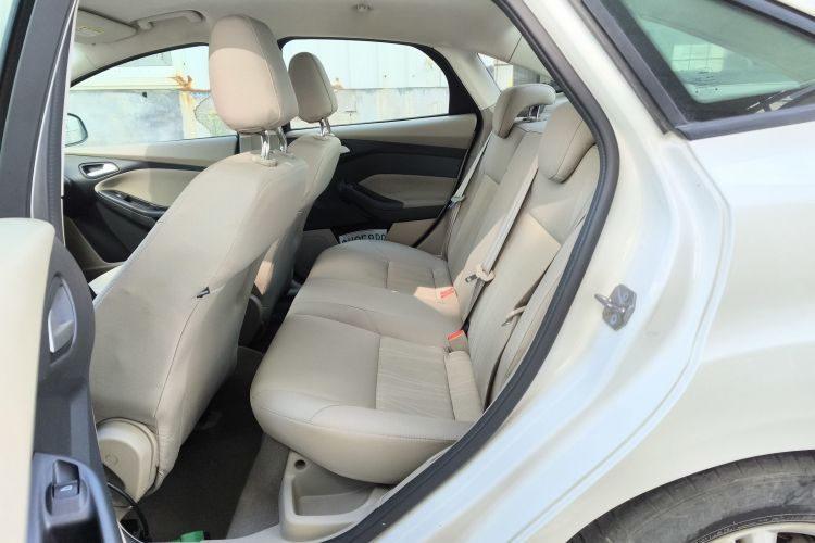 福特 福克斯 2015款 三厢 1.6L 自动舒适型中控内饰7004