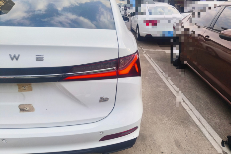 荣威i5 2023款 1.5L 手动优越版车身外观9