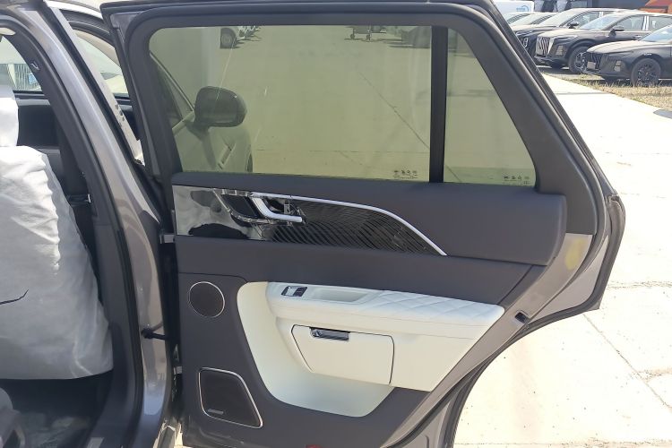 红旗E-HS9 2024款 660km 旗畅版 六座中控内饰7006