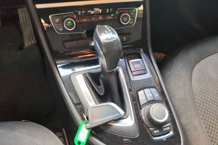 宝马2系旅行车 2016款 218i 领先型中控内饰18