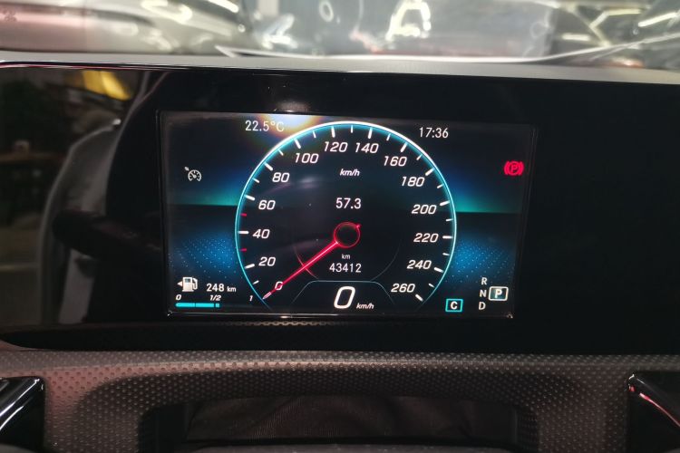 奔驰A级 2019款 改款 A 180 L 运动轿车局部细节14