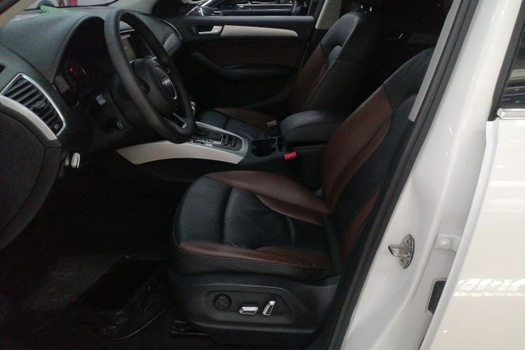 奥迪Q5 2018款 典藏版 40 TFSI 技术型局部细节19