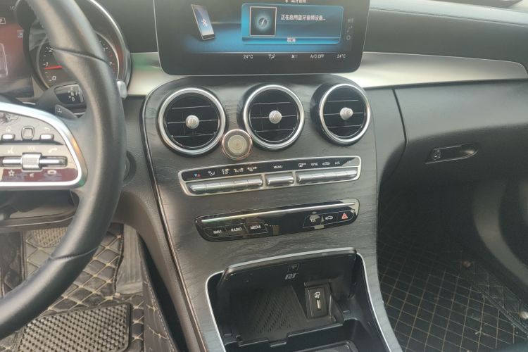 奔驰C级 2019款 C 260 L 运动版中控内饰16