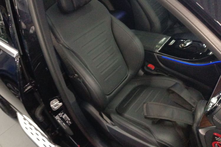 奔驰GLC 2025款 改款 GLC 300 L 4MATIC 动感型 7座局部细节41