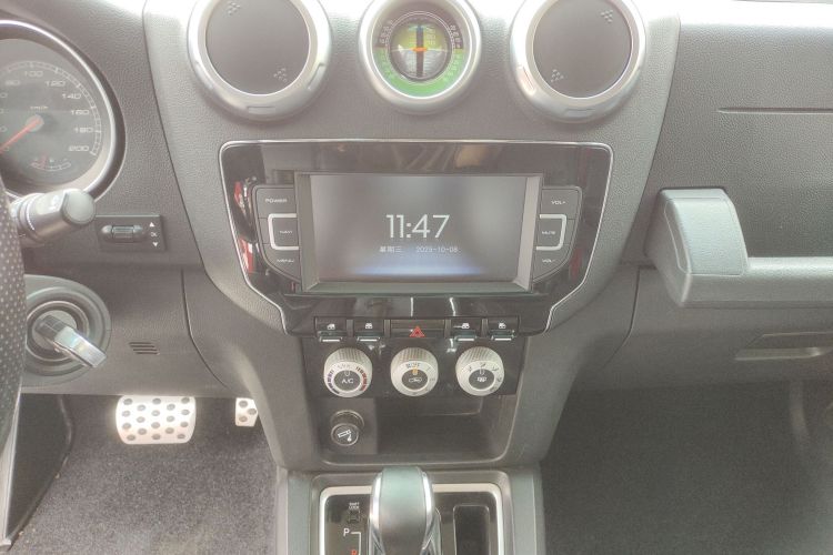 北京BJ40 2016款 40L 2.3T 自动四驱尊享版中控内饰16