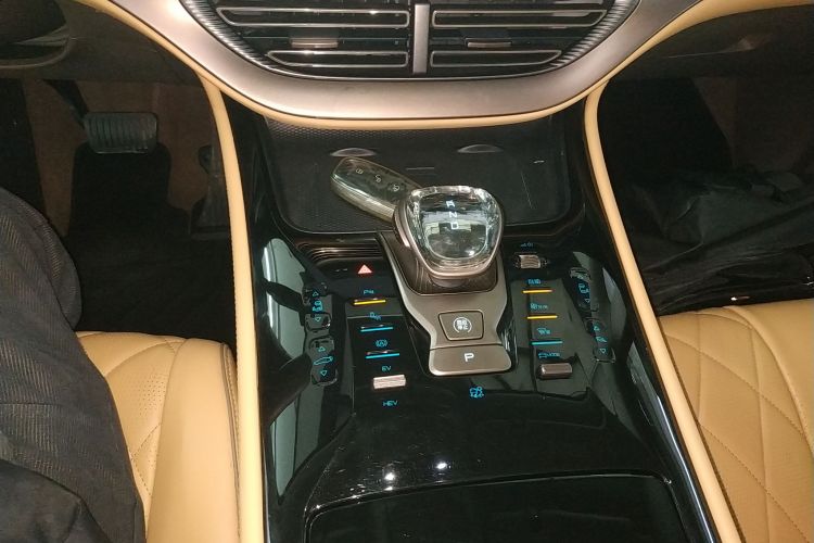 腾势D9 2022款 DM-i 1040 尊贵型中控内饰18