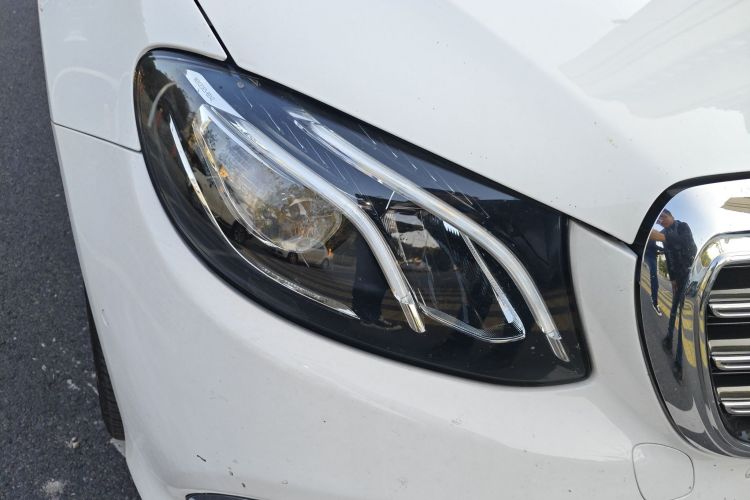 奔驰E级 2019款 E 260 L车身外观8