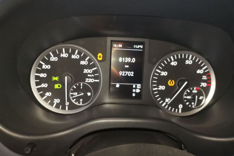 奔驰 威霆 2018款 2.0T 商务版 国VI中控内饰14