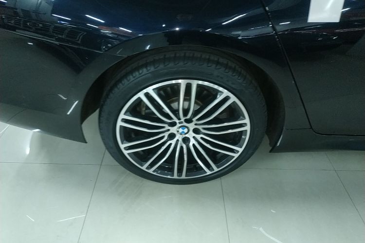 宝马5系 2019款 530Li xDrive M运动套装车身外观6008