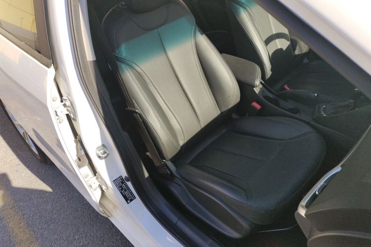 别克 英朗 2021款 改款 典范 1.5L 自动精英型局部细节41