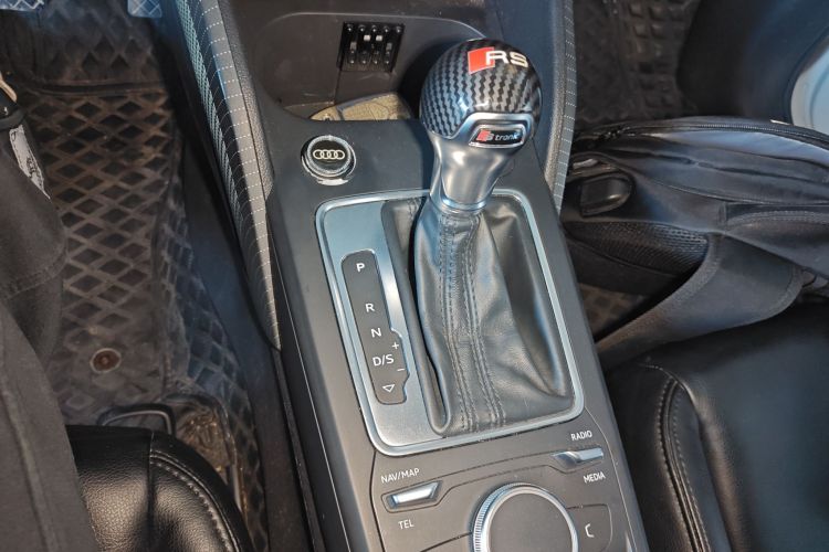 奥迪Q2L 2018款 35 TFSI 上市专享版 国V中控内饰18