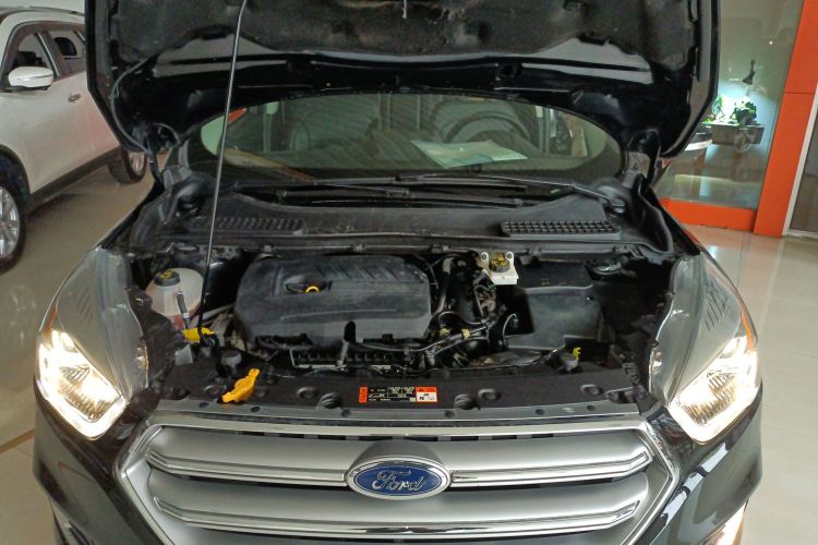 福特 翼虎 2018款 EcoBoost 180 两驱铂翼型机舱底盘24