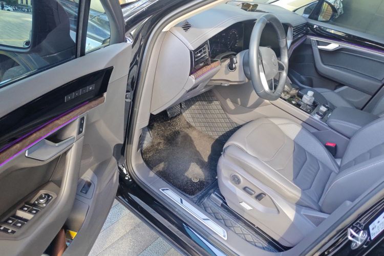 大众 途锐 2022款 3.0TSI 锐享版 曜黑运动套装中控内饰7003