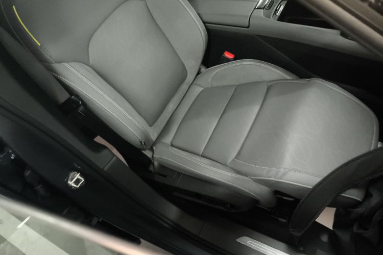 领克08 EM-P 2025款 220km 四驱性能Halo局部细节41