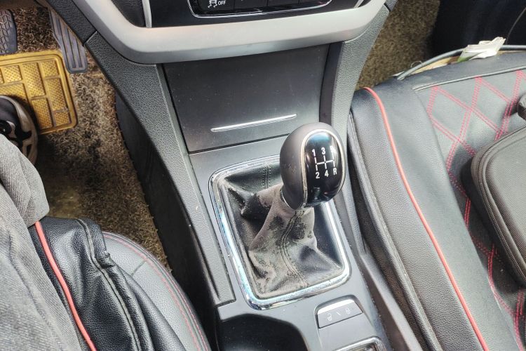 吉利汽车 帝豪 2015款 三厢 1.5L 手动向上版中控内饰18