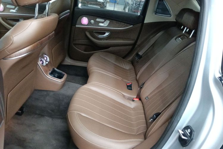 奔驰E级 2022款 改款 E 300 L 豪华型中控内饰21