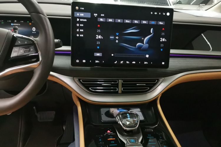 腾势D9 2024款 DM-i 980 四驱旗舰型中控内饰16